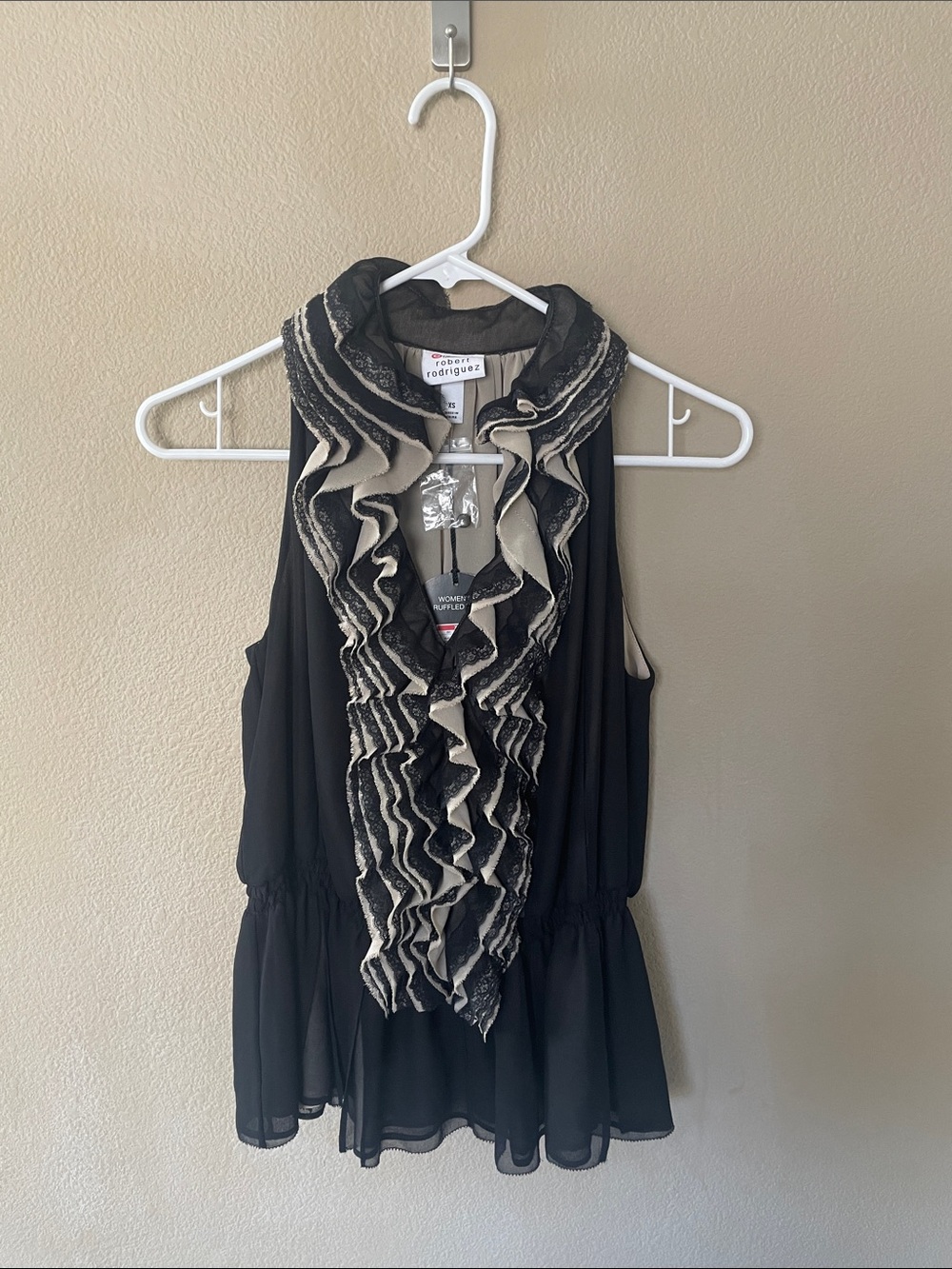 Neiman Marcus Robert Rodriguez Black Sleeveless Ruffled Blouse with Cream Trim
